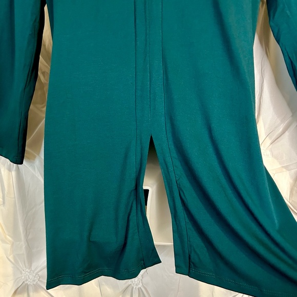 NWT Women’s Green, Low Cut Back, Long Sleeves Top- Large - Picture 7 of 9